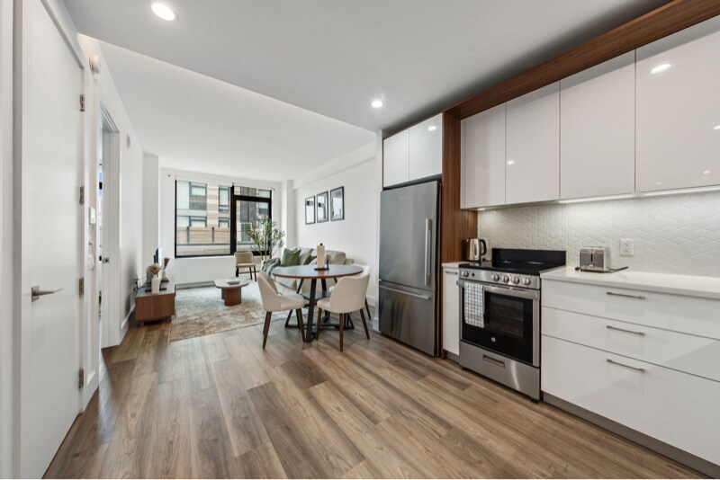Building Photo - 228 E 135th St
