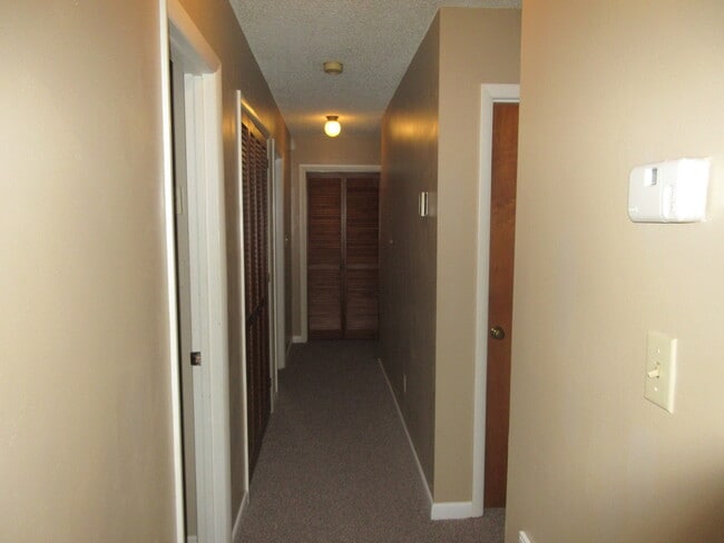 Building Photo - $1,780 - 3 Bedroom 1.5 Bathroom Unfurnishe...