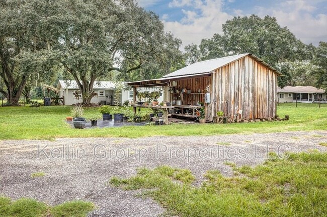 Building Photo - 2220 Mini Ranch Rd
