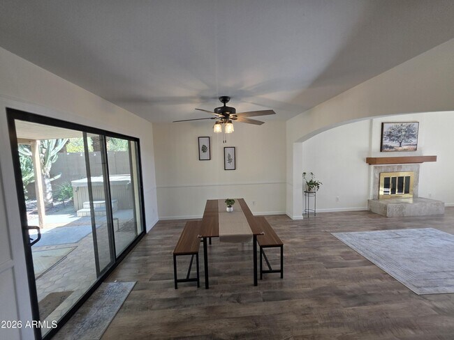 Building Photo - 6614 E Juniper Ave