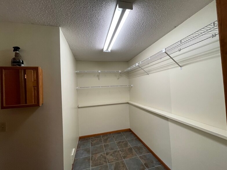 Building Photo - 5858 Red Cherry Ln