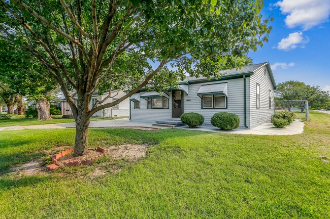 Primary Photo - Updated 3 Bedroom Home with New Windows!