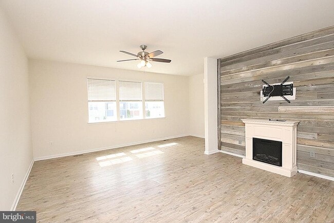 Building Photo - 185 Magellan Dr