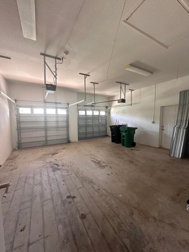 Building Photo - 1326 SW Briarwood Dr