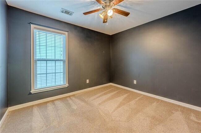 Building Photo - 300 Balaban Cir