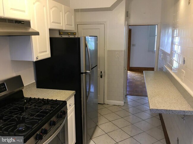 Building Photo - 2477 W Cold Spring Ln