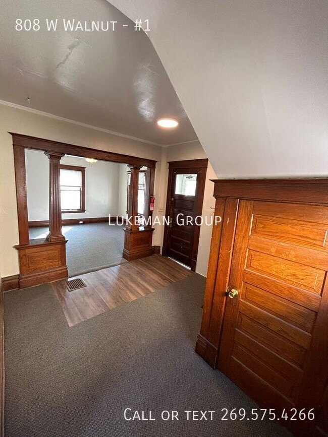 Building Photo - 808 W Walnut St