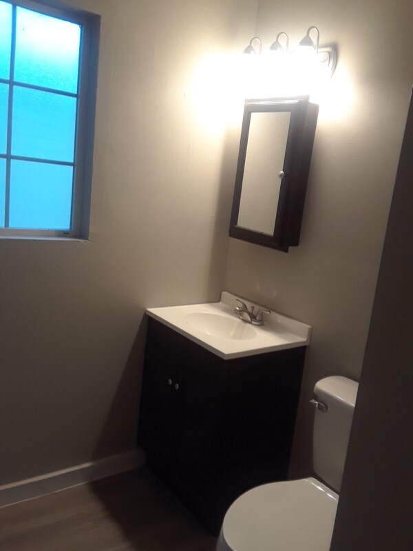 Building Photo - 604 1/2 W King Ave