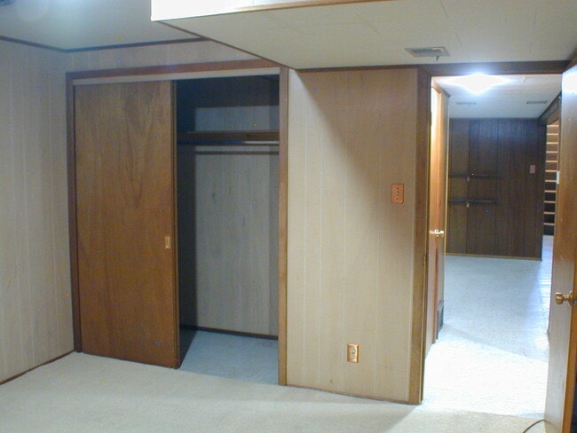 Building Photo - House For Lease
