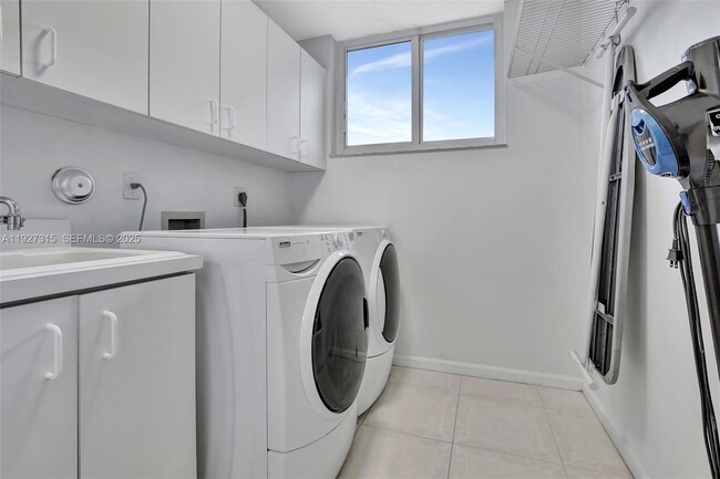 Building Photo - 2922 Medinah