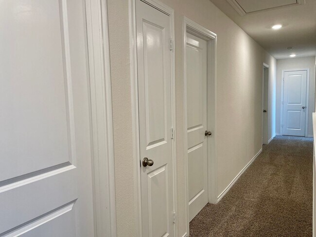Building Photo - 4 Bed 2.5 Bath House For Lease in Sherman, TX!