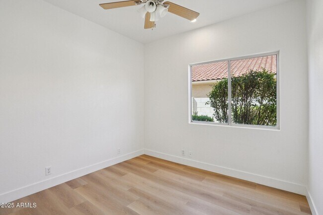 Building Photo - 5953 W Aurora Dr