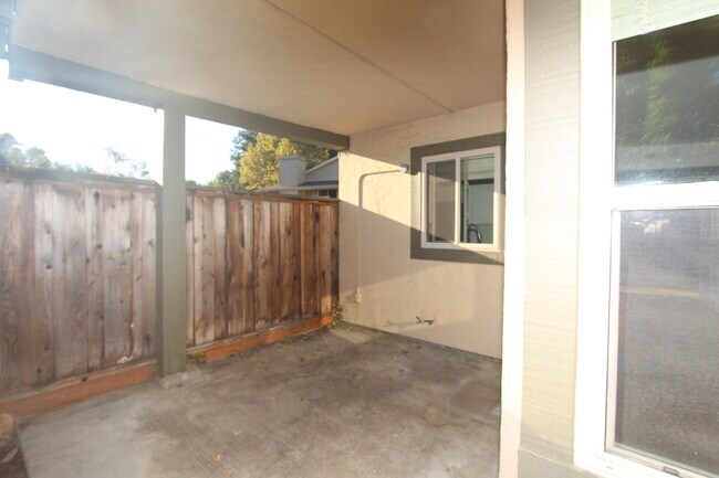 Building Photo - 5176 Makati Cir