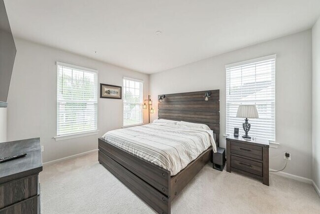 Building Photo - 5808 Savannah Dr
