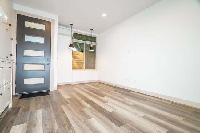 Building Photo - Stylish 3 Bedroom with Rooftop Decks and Dedicated Parking