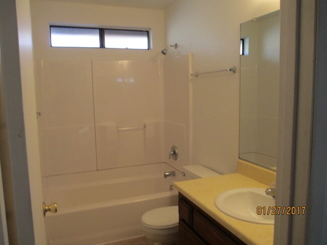 Building Photo - East Side Townhouse