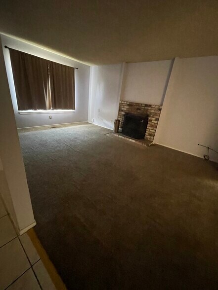 fireplace - 1271 Parkway Dr