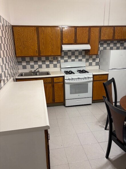 Building Photo - 2855 Winton St