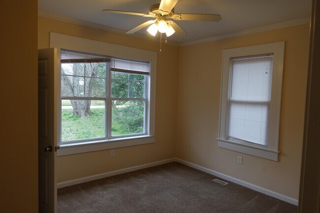 Building Photo - 8490 Dandelion Ln