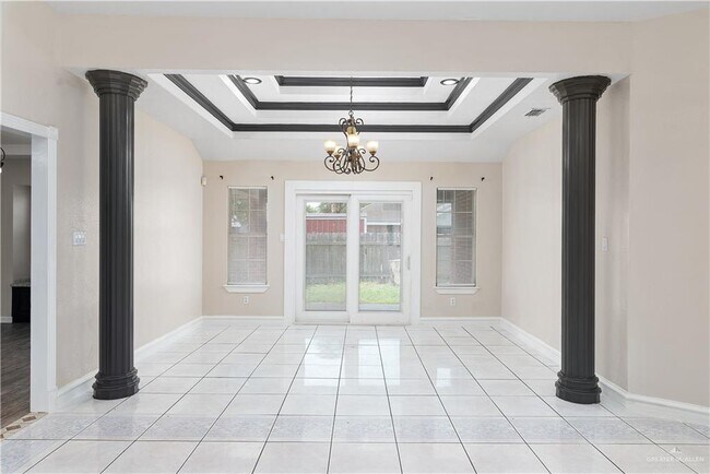 Building Photo - 25 Flamingo Ave