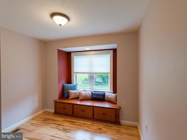 Building Photo - 2616 Greenport Dr