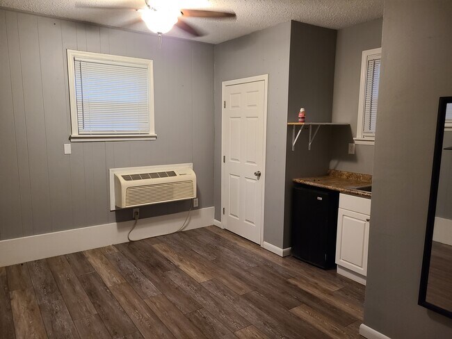 Building Photo - 101 Blaylock St