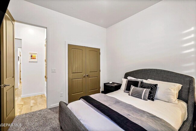 Building Photo - 2300 Tierra Zaria
