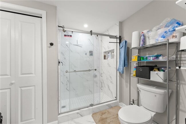 Building Photo - 156 Round Pond Dr