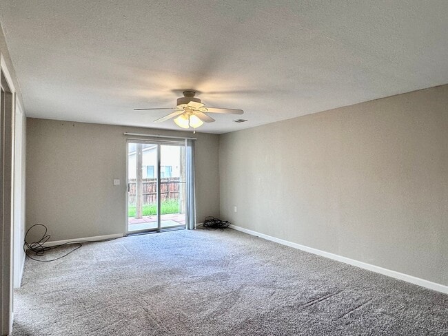 Building Photo - Conveniently Located Home in East Quincy H...