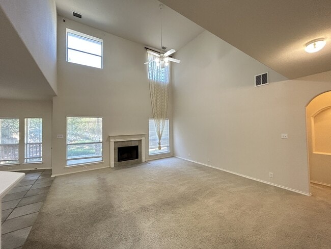 Building Photo - 5 Bedrooms house at Roger Ranch ready to m...