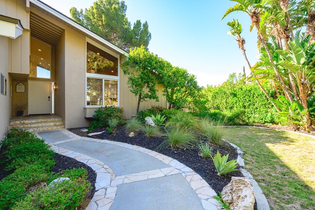 Building Photo - 10961 Limetree Dr