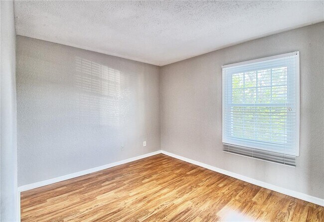 Building Photo - 13760 Orange Sunset Dr