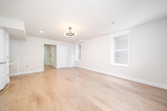 Building Photo - 149 Webster Ave