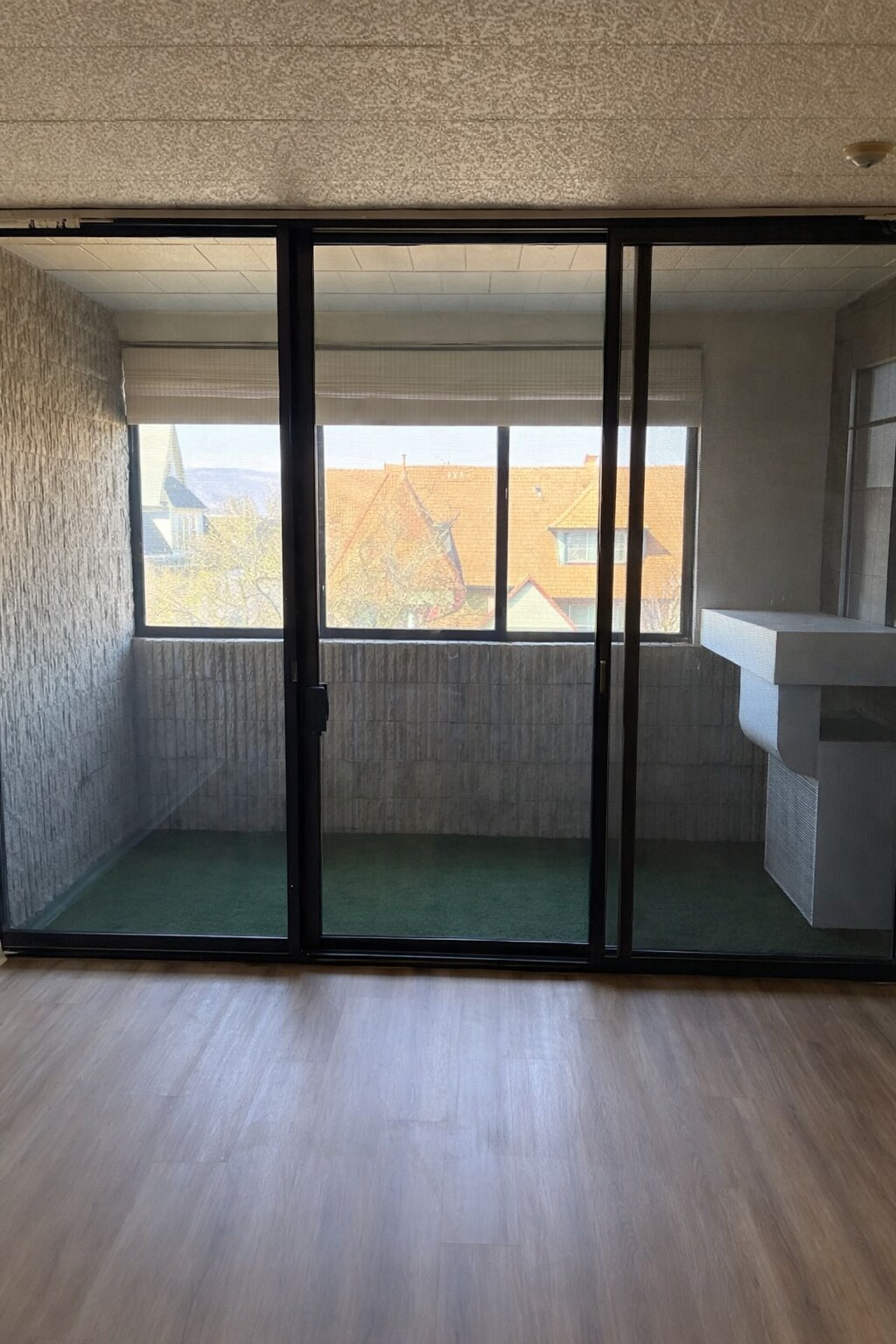 Building Photo - 550 Clay Ave