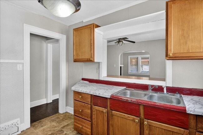 Building Photo - 1011 Lasalle St