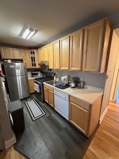 Building Photo - 805 W Oakdale Ave