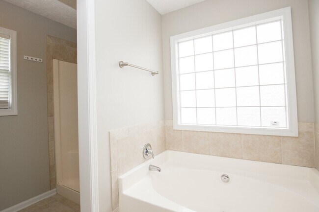 Building Photo - Charming 3 Bed, 2 Bath Rental Home in Raeford, NC - Don't Miss Out!