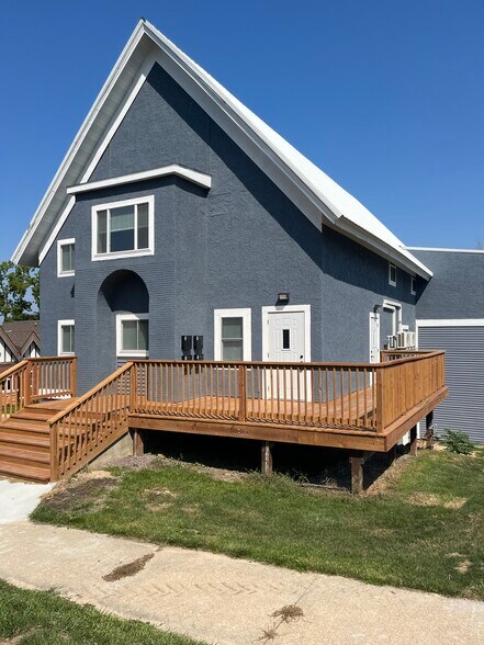 Building Photo - 408 Academy St
