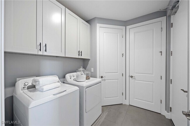 Building Photo - 15256 Zeno Wy