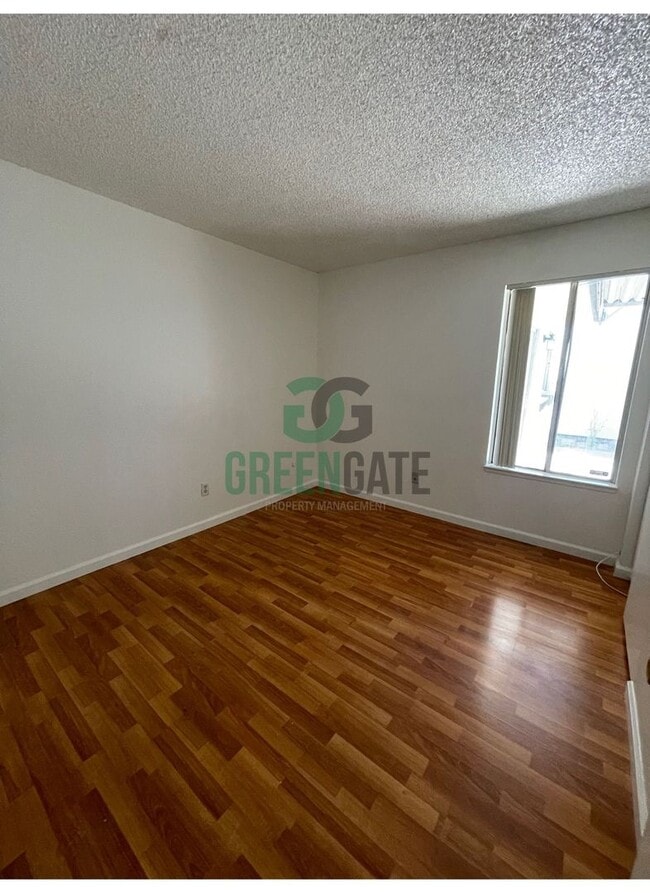 Building Photo - 3 BEDROOM 2 BATH HOME MOVE IN READY IN MODESTO!