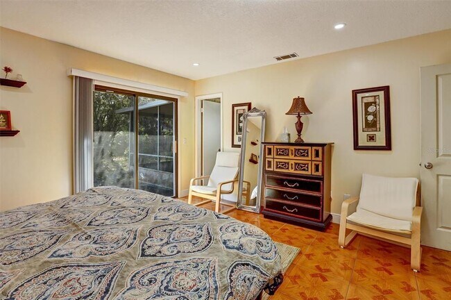 Building Photo - 700 Sunbury Ct