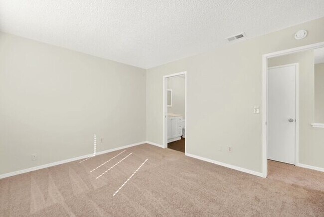 Building Photo - Great 3 bed, 1.5 bath Condo in Vacaville -...