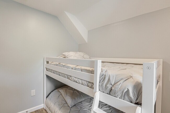 Building Photo - 5321 Wakefield St