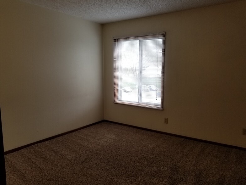 Building Photo - 3020 Regency Ct