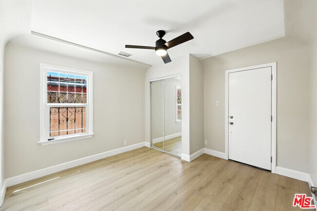 Building Photo - 8853 S Halldale Ave