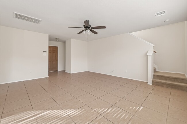 Building Photo - 5719 Clerkenwell Dr