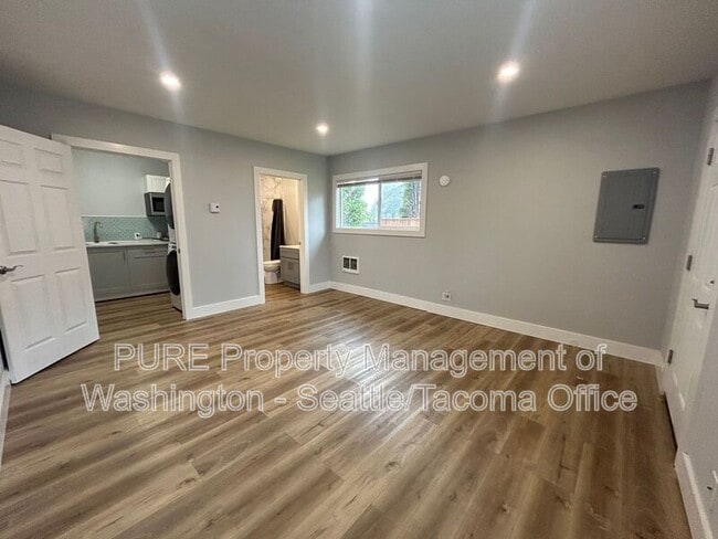 Building Photo - 2010 N Cascade Pl
