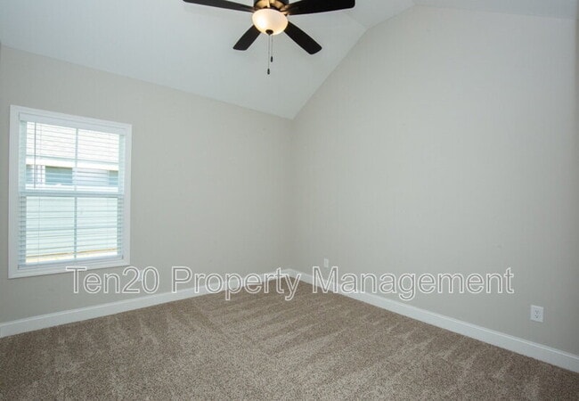 Building Photo - 9827 Yellow Pine Rd