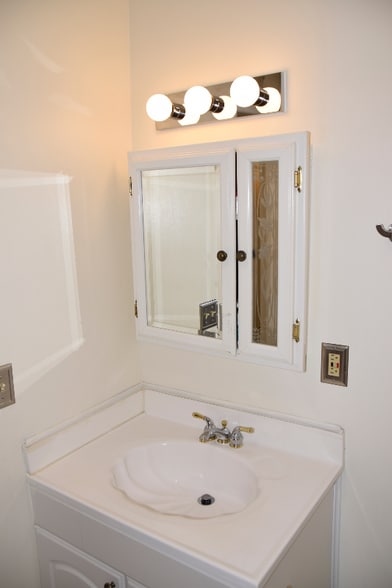 Building Photo - 1175 Church St