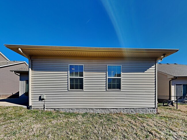 Building Photo - 1047 Harper Dean Wy